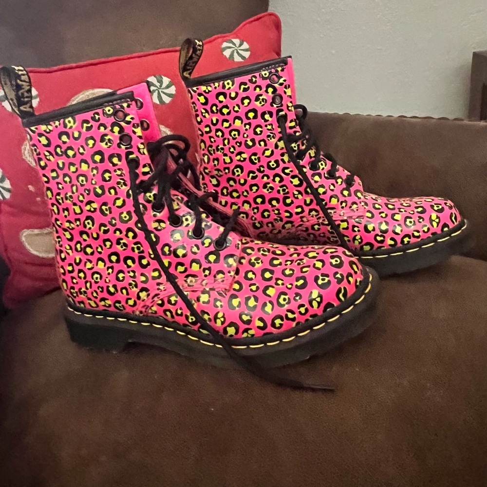 Dr. Martens Hot Pink/ Yellow Leopard boots sz 7